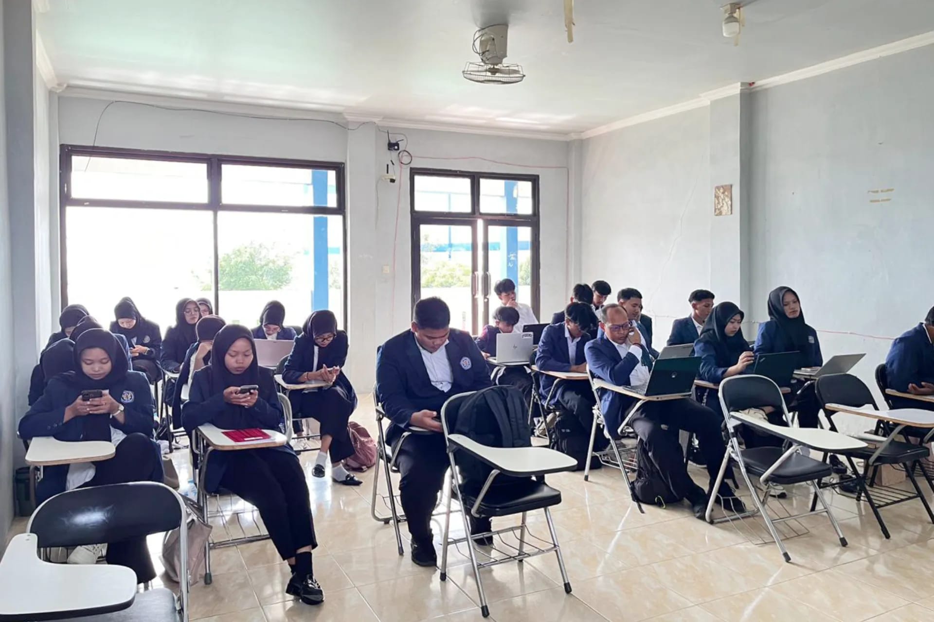Semangat Juang Mahasiswa Warnai Ujian Tengah Semester Genap Tahun Akademik 2025–2026 STTI Sony Sugema